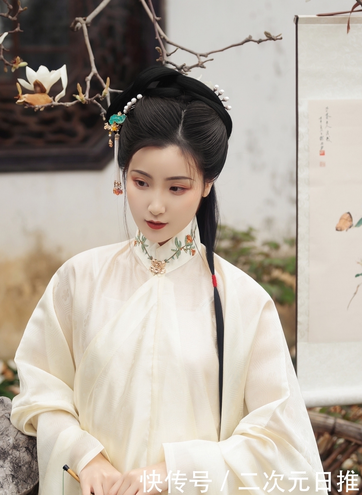 赏月@诗·十首丨乡愁似酒五更醉,往事如烟万里空