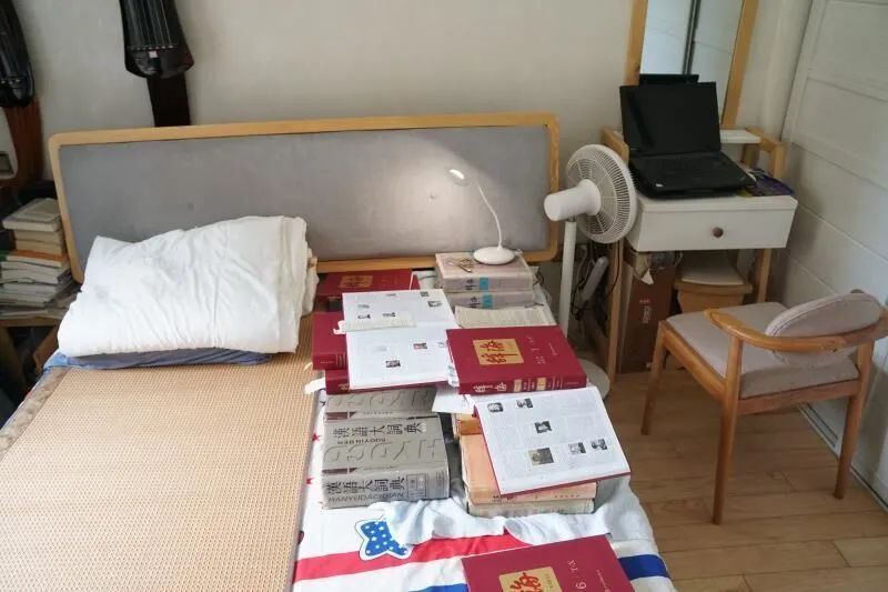 芙蓉外史|给《辞海》纠错！这位永嘉人的床，一半凉席一半书籍！