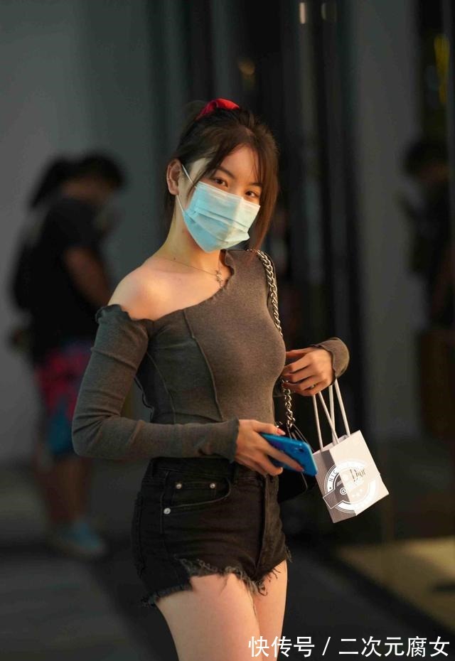 搭配 打底裤活力满满,简单搭配就能让造型美感进阶,显得瘦高!