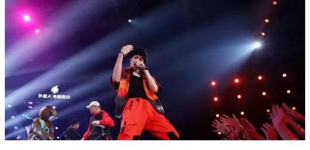 回應(yīng)爭議、屏蔽質(zhì)疑、淚灑舞臺...《說唱聽我的》十二進(jìn)六真刺激