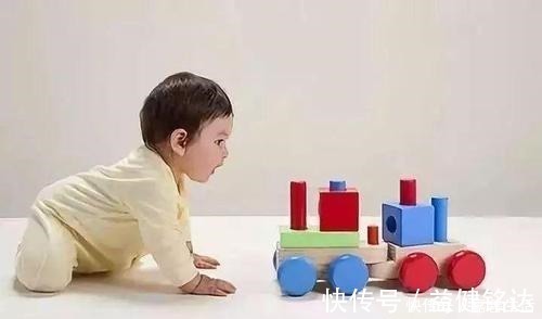 父母|宝宝身上有个“聪明开关”,父母做好三件事,孩子智商高人一等!