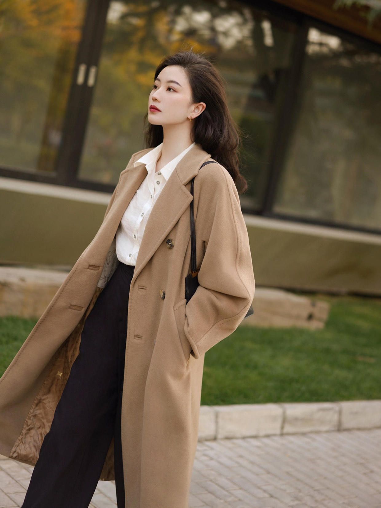 小蛮腰 职场女王不能缺的大衣穿搭,大气中又有小心机,学到就是赚到!
