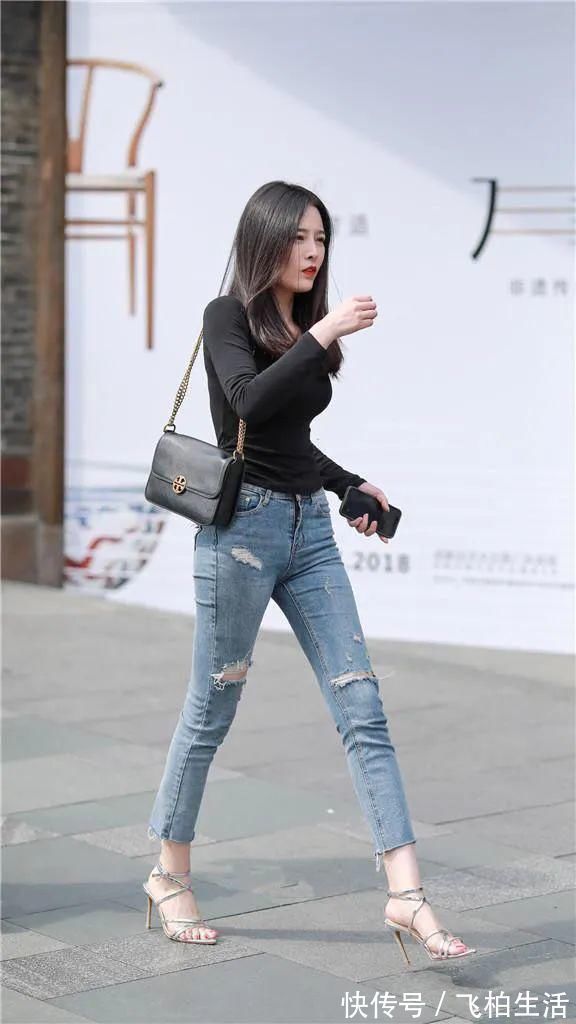 小姐姐 简约穿搭的小姐姐,一件牛仔裤就可以绽放美