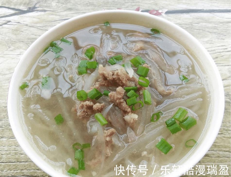 秋季进补，吃莲藕不如吃它，简单煮一锅，补血益气，暖胃又驱寒