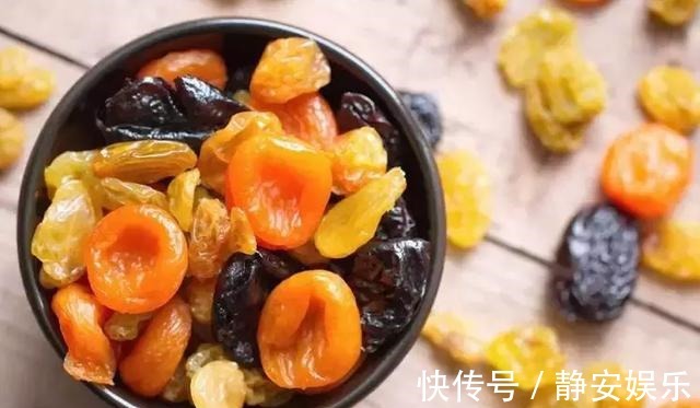 有没有人告诉你|葡萄干煮水喝,排毒又养颜,堪比冬虫夏草,效果翻倍哦!