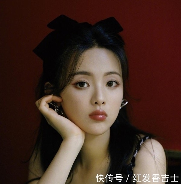 女人涂口红时,这3个“坏习惯”不改,口红再贵还是会掉色沾杯