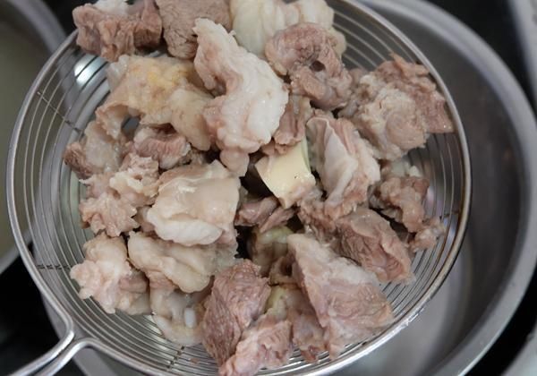 粉条|天越冷越想吃此菜，炖一锅全家都爱吃，太下饭了