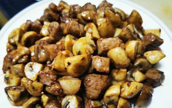牛肉粒|家常蘑菇菜谱，黑椒口蘑牛肉粒，简单美味营养，超下饭，吃不够