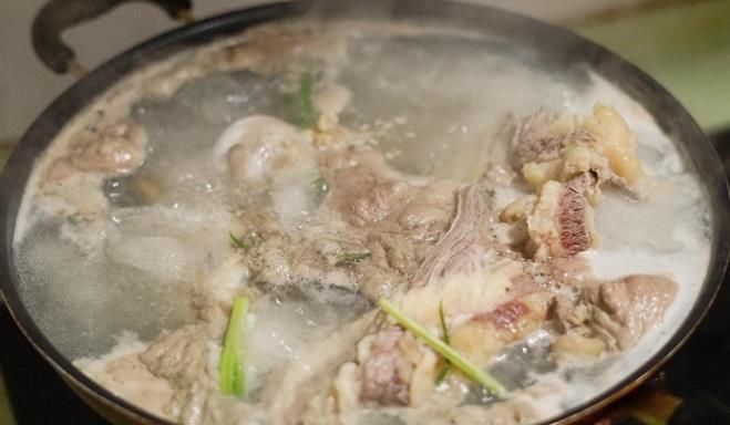 炖牛肉,懂得“3窍门”,牛肉炖好软烂入味,香味浓无异味!