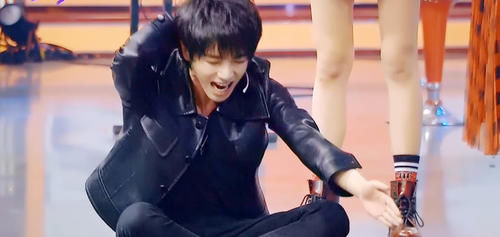 影响华晨宇唱歌的不是踩冰桶、不是做运动,而是他无法抵抗的诱惑