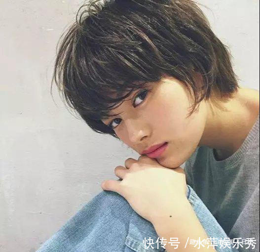 下巴 别得意,选错发型才更丑,最美的夏日“减龄短发”,2招教你选