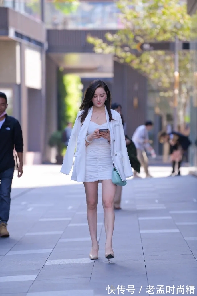 时髦 御姐范十足又不乏少女感的穿搭,时髦中透出几分优雅,精致又耐看