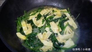 过瘾|菠菜最上瘾的做法,不炒不凉拌,营养又健康,比吃肉还过瘾