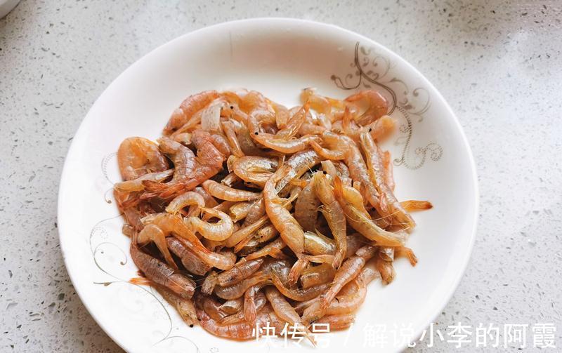 老公炸的小虾外焦里嫩，手艺堪比大厨，家人边吃边赞，一会儿光盘