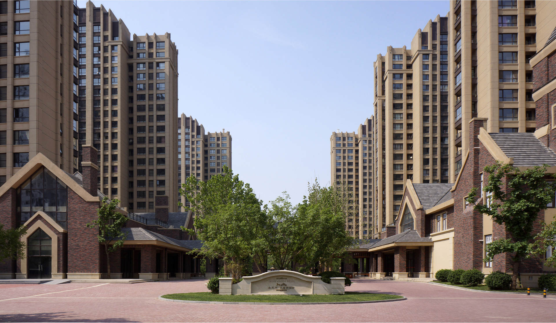 小区|住顶楼是啥感受我曾住过顶楼，之后我坚决不会买顶楼了