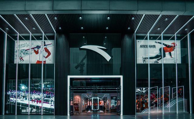 安踏|安踏官宣王一博任全球首席代言人,冬奥国旗款燃起国货热潮