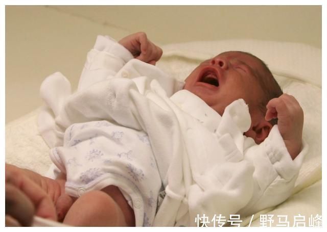 米糊|奶奶一碗米糊让6个月女童肠坏死,辅食这样喂,实在坑娃不浅