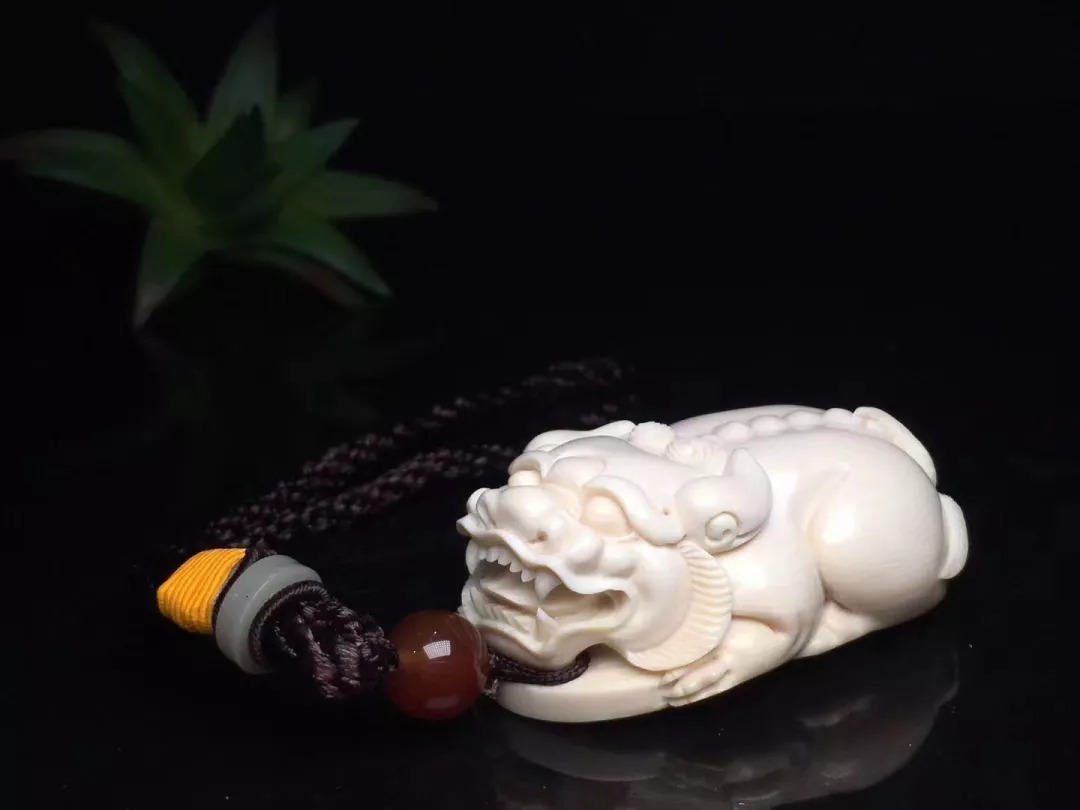 扳指 男人的手里,离不开这四件首饰