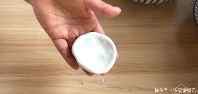 粽叶不要包粽子了,教你懒人做法,软糯香甜,比粽子简单又好吃