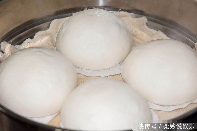 卖馒头的大爷说漏嘴,蒸馒头时加点“它”,蒸出的馒头香甜松软