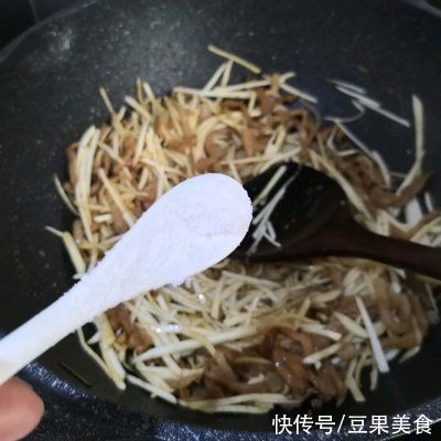 黄疸|超简单的家常快手菜，茭白炒肉丝