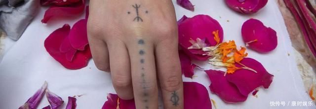 球鞋|球鞋当花瓶,鲜花填充羽绒服时尚界的环保也太香了