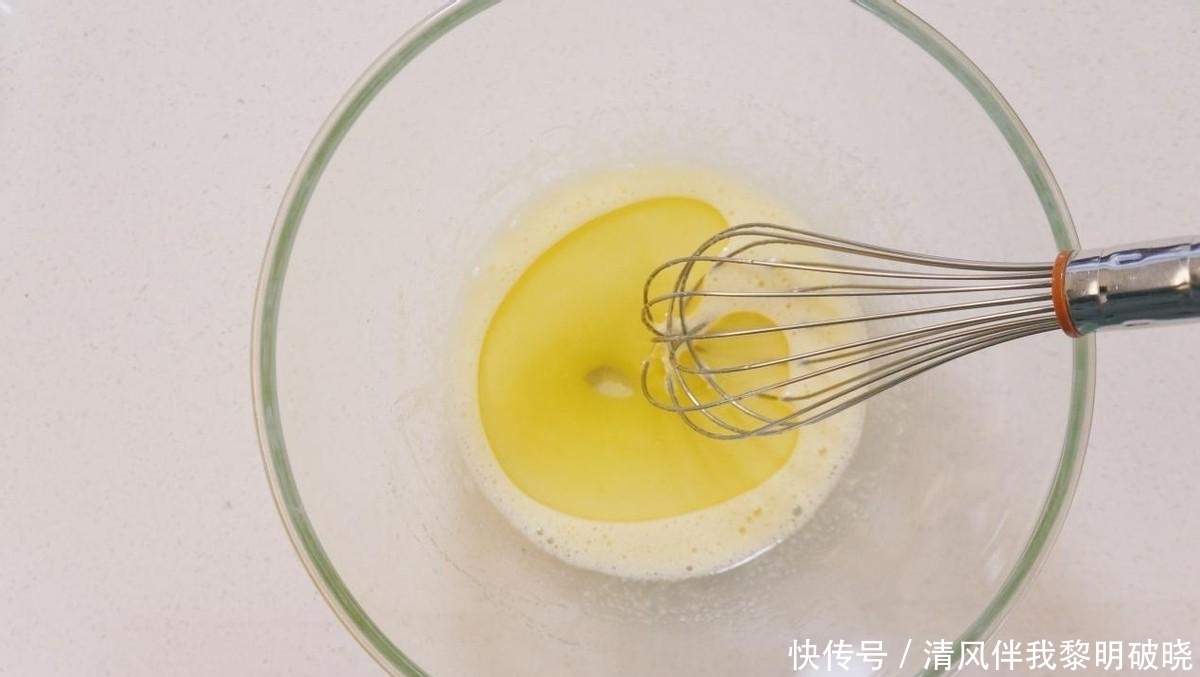 将燕麦换一种新吃法,做成小熊造型的饼干,大人孩子都喜欢