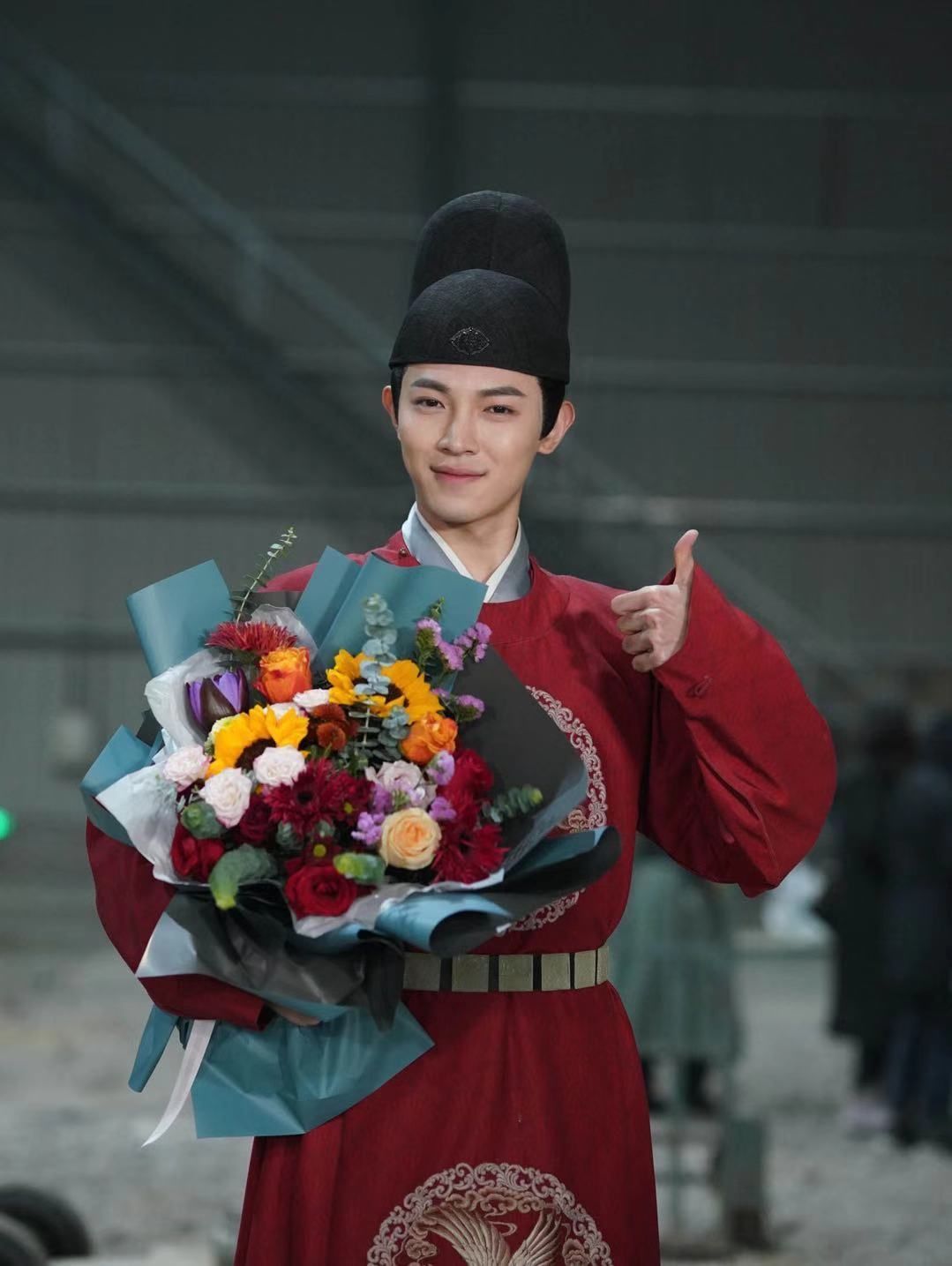 与肖战同期出道,献唱黄轩baby没水花,如今靠棋魂爆红