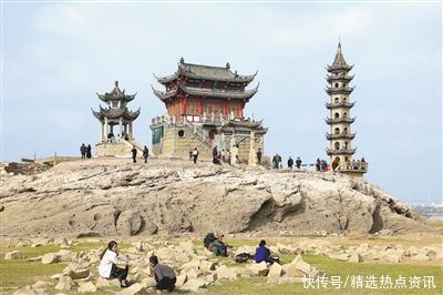 庐山市千年石岛落星墩完全露出水面