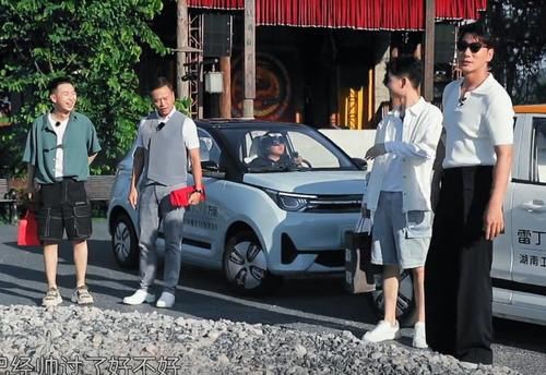 鲜厨100|周也腰又细了，穿小号“厨师服”都有点松，需要时不时用手提着