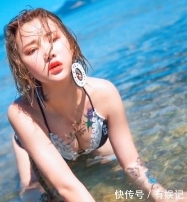 修图师|新娘穿着性感婚纱在海水里拍婚纱照,成片P成比基尼,网友好美