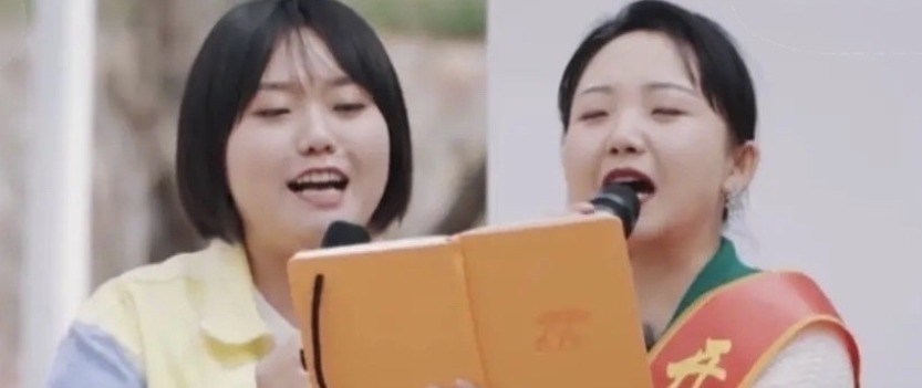 李雪琴控場能力有多強?現(xiàn)場掐辣目洋子話筒,郭麒麟被當小弟使喚