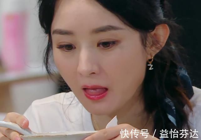 赵丽颖李浩菲吃面条,看清两人的吃相,女明星和艺人差距一目了然