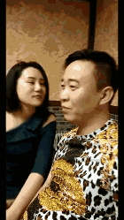 |搞笑gif:看了两遍,这脸打的,没法一起玩了!