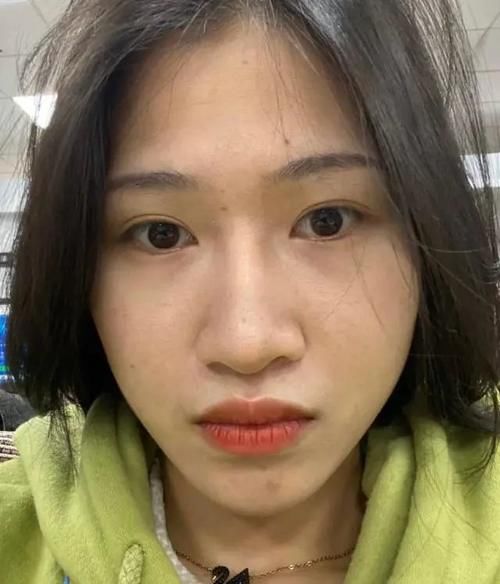 长期涂口红的女生，嘴巴这5个问题很明显，中两个就该注意了！