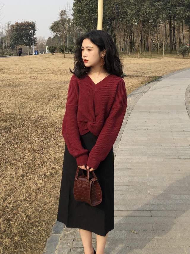 毛衣 秋季,牛仔裤怎么穿才好看?泡泡袖衬衫+阔腿牛仔裤,复古洋气