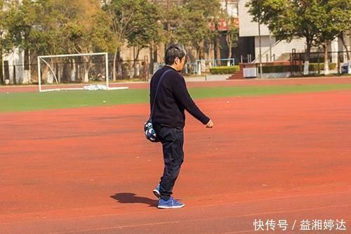 部位|为啥过了55岁，膝盖经常疼得受不了，应该多锻炼还是多休息好？