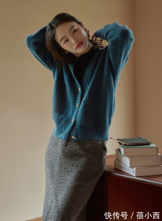 小姐姐|谁说“奶奶衫”很老气?那是你不会搭,这些时髦搭配思路一定要学