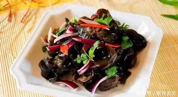 降糖|三伏天多吃洋葱,吃对了降糖、护血管,聪明的人连洋葱根都不放过