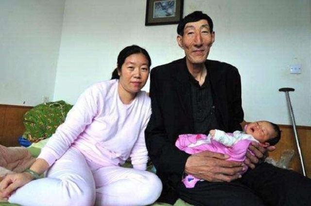巨人|中国第一巨人身高2.36米，不顾医生反对生下一子，孩子现状成这样
