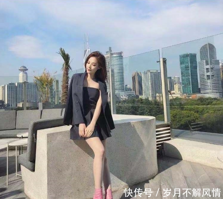  羡慕|街拍：身材苗条有型的美女，漂亮前卫,身材比例看着羡慕!