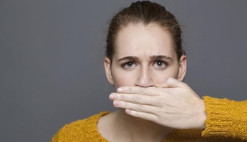 身体两个部位很臭,最好去检查一下肾脏,尿毒症可能已经找上你