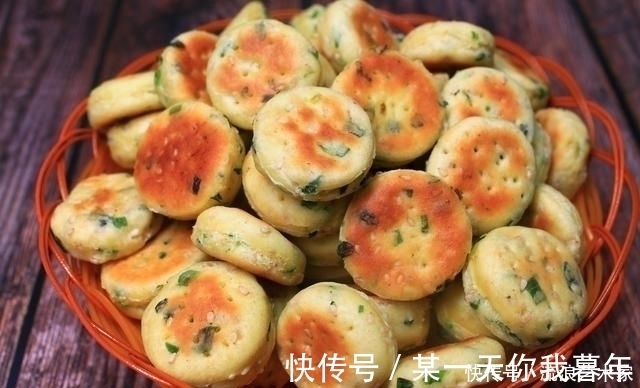 自从学会小饼后,我家面粉不够吃了,一次一锅,孩子特喜欢