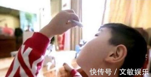 医生|8岁儿子误把502胶水滴进眼睛里,聪明宝爸的这一举动,让医生叫好