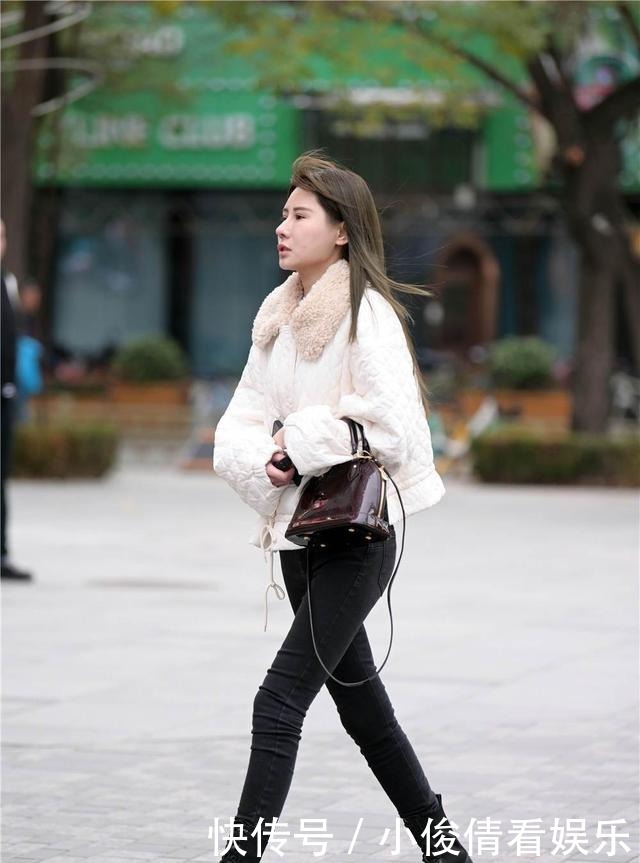 牛仔裤|冬天更适合搭配紧身牛仔裤,可以穿出显瘦效果,还显得洋气