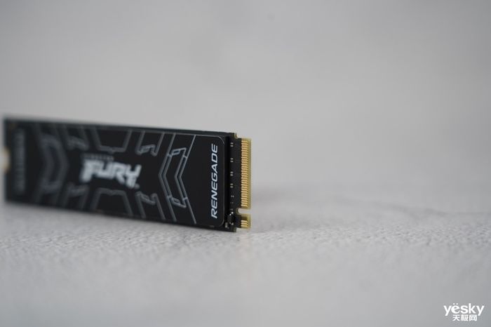 读写|纤薄体积，强劲性能 Kingston FURY叛逆者（Renegade）NVMe SSD固态硬盘评测