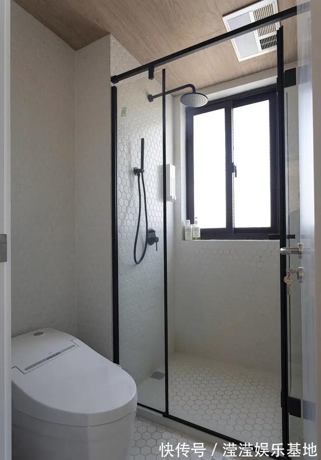 折叠门|100㎡小三房，坚持全屋打满柜子，飘窗这样设计，太实用了