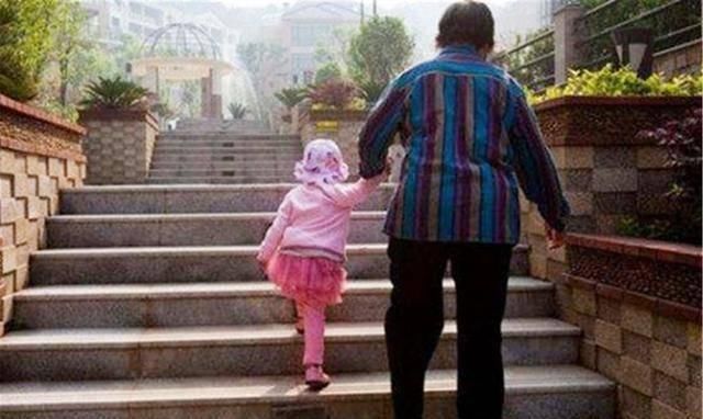 重男轻女|“别帮女儿带娃”,一位姥姥给出的忠告很现实,无关重男轻女