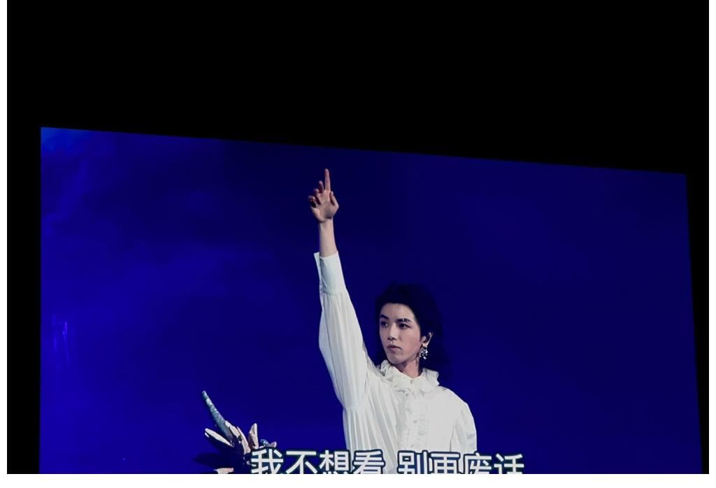 刚刚，华晨宇唱异类唱着唱着跑去打碟了