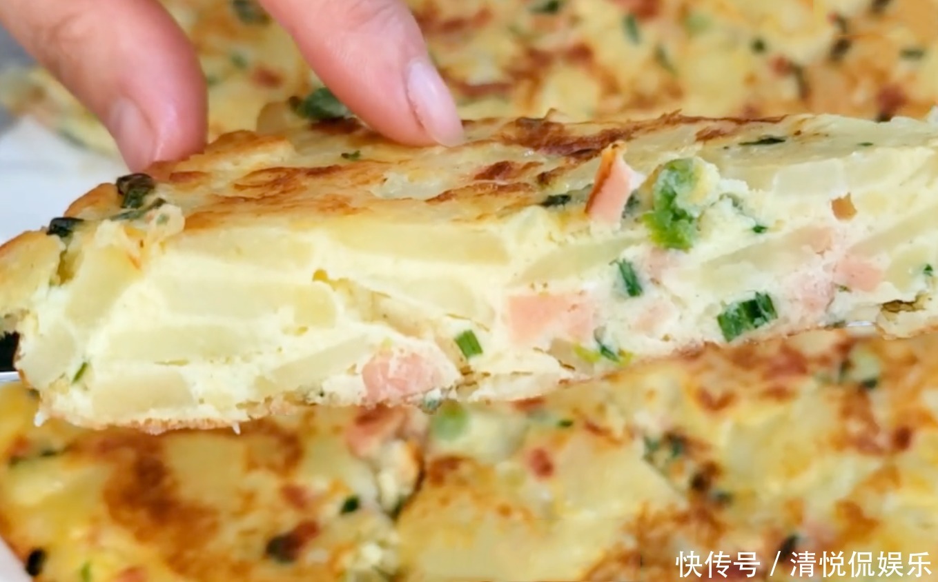咸香|土豆不要炒着吃了,换个新吃法,咸香美味,一口下去满满的馅料
